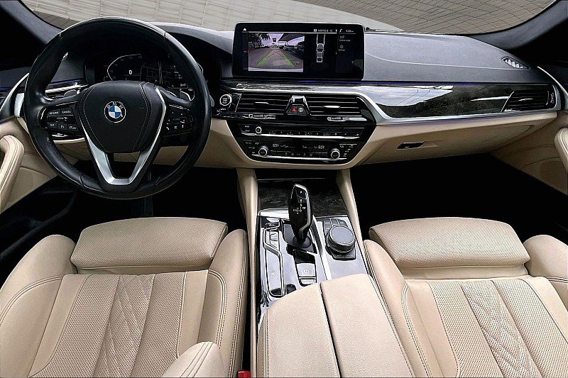 Used 2023 BMW 530i image 13