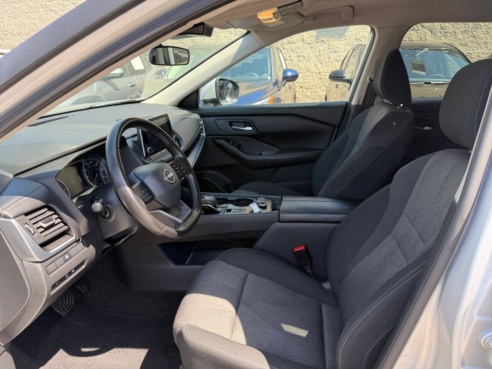 Used 2025 Nissan Rogue SV FWD image 29