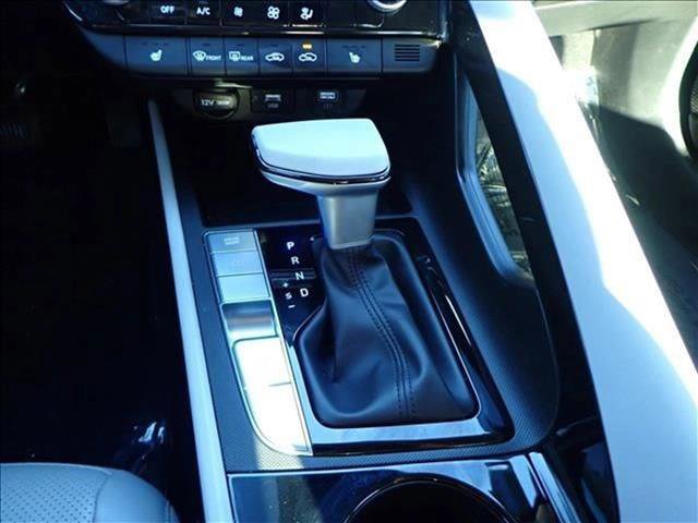 Used 2023 Hyundai Elantra Limited image 22