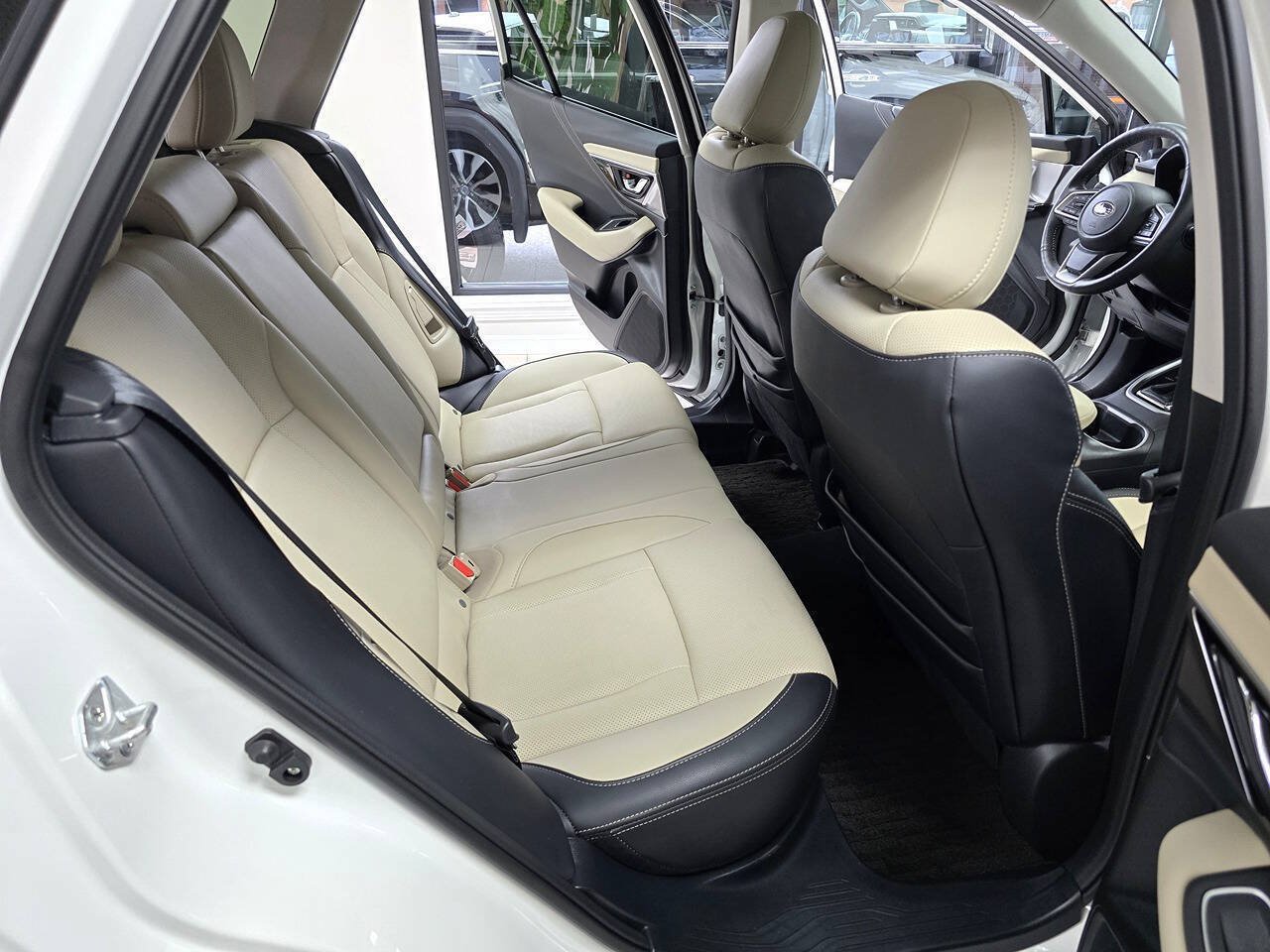 Used 2023 Subaru Outback Limited AWD/4WD image 32