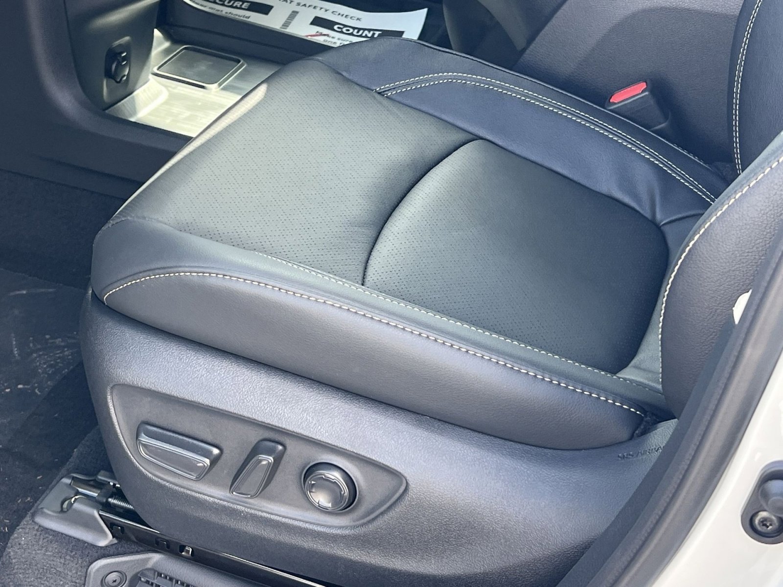 New 2026 Toyota Sienna Platinum image 8