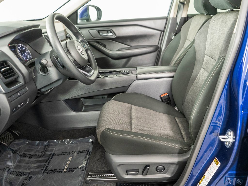 Used 2024 Nissan Rogue SV image 10