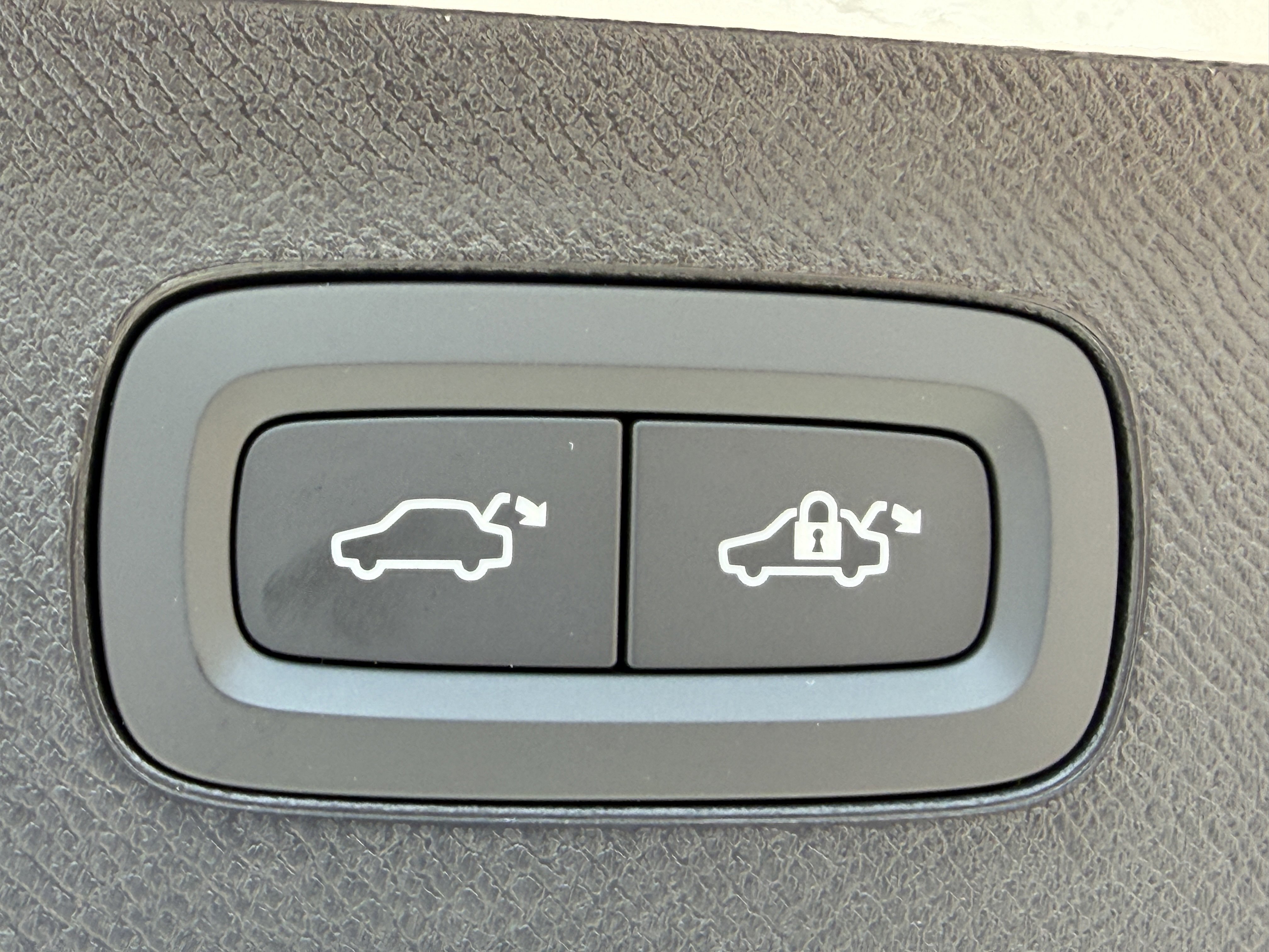 New 2026 Volvo XC90 B5 Core w/ Protection Package image 8