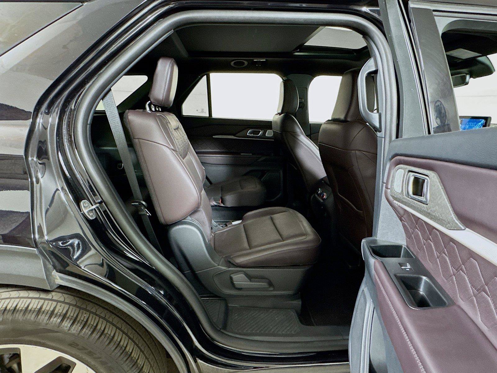 Used 2025 Ford Explorer Platinum AWD/4WD image 28