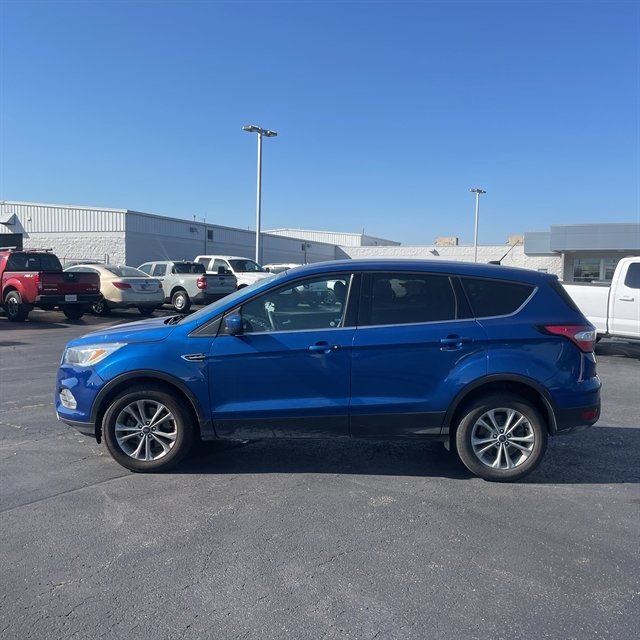 Used 2017 Ford Escape SE w/ SE Cold Weather Package image 1