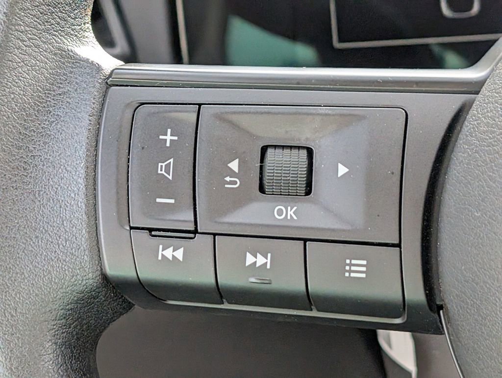 Certified 2025 Nissan Kicks S image 22