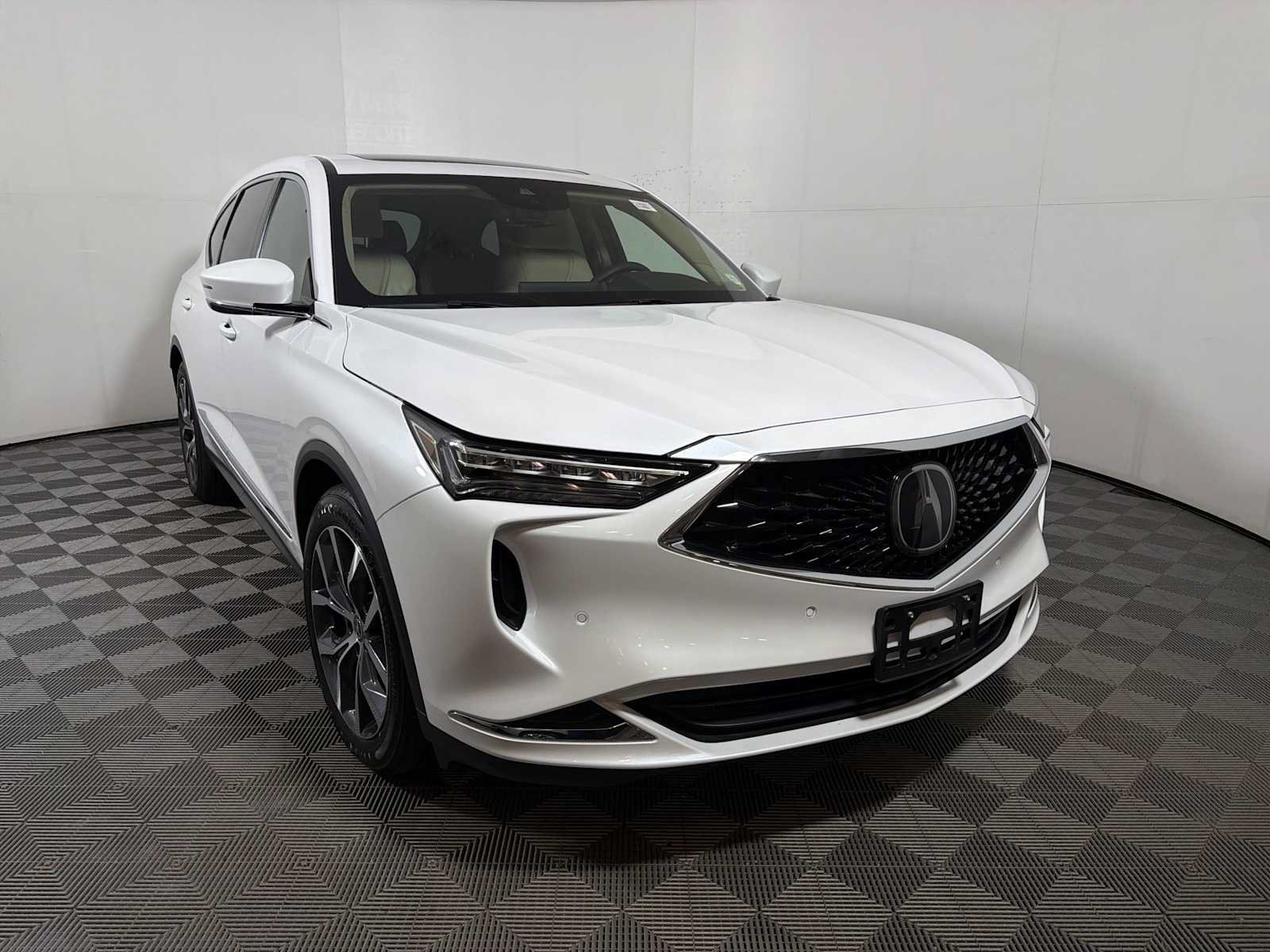 Used 2023 Acura MDX w/ Technology Package AWD/4WD image 2