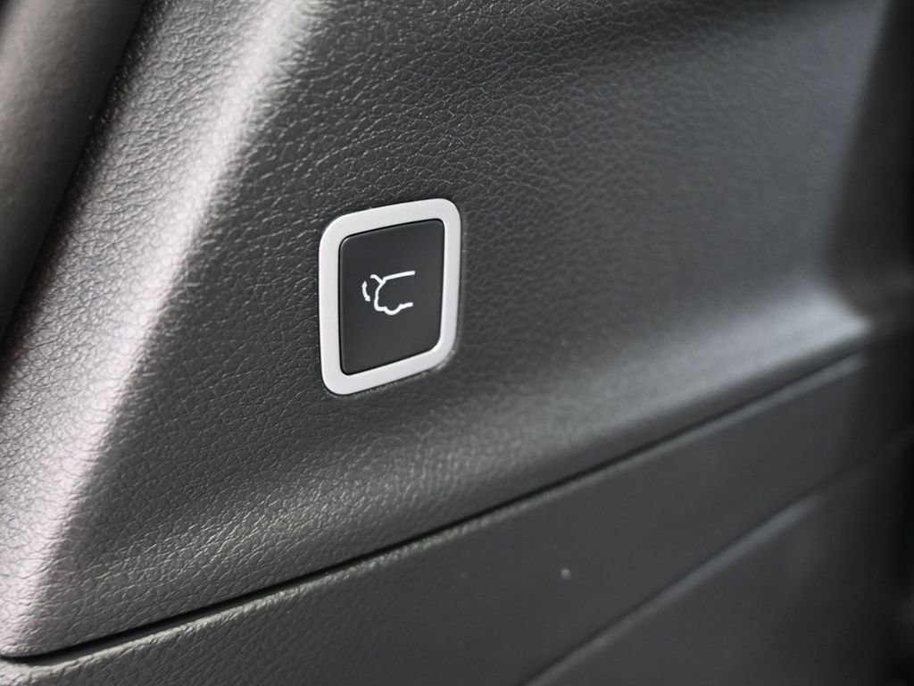 New 2026 Chrysler Voyager LX image 34