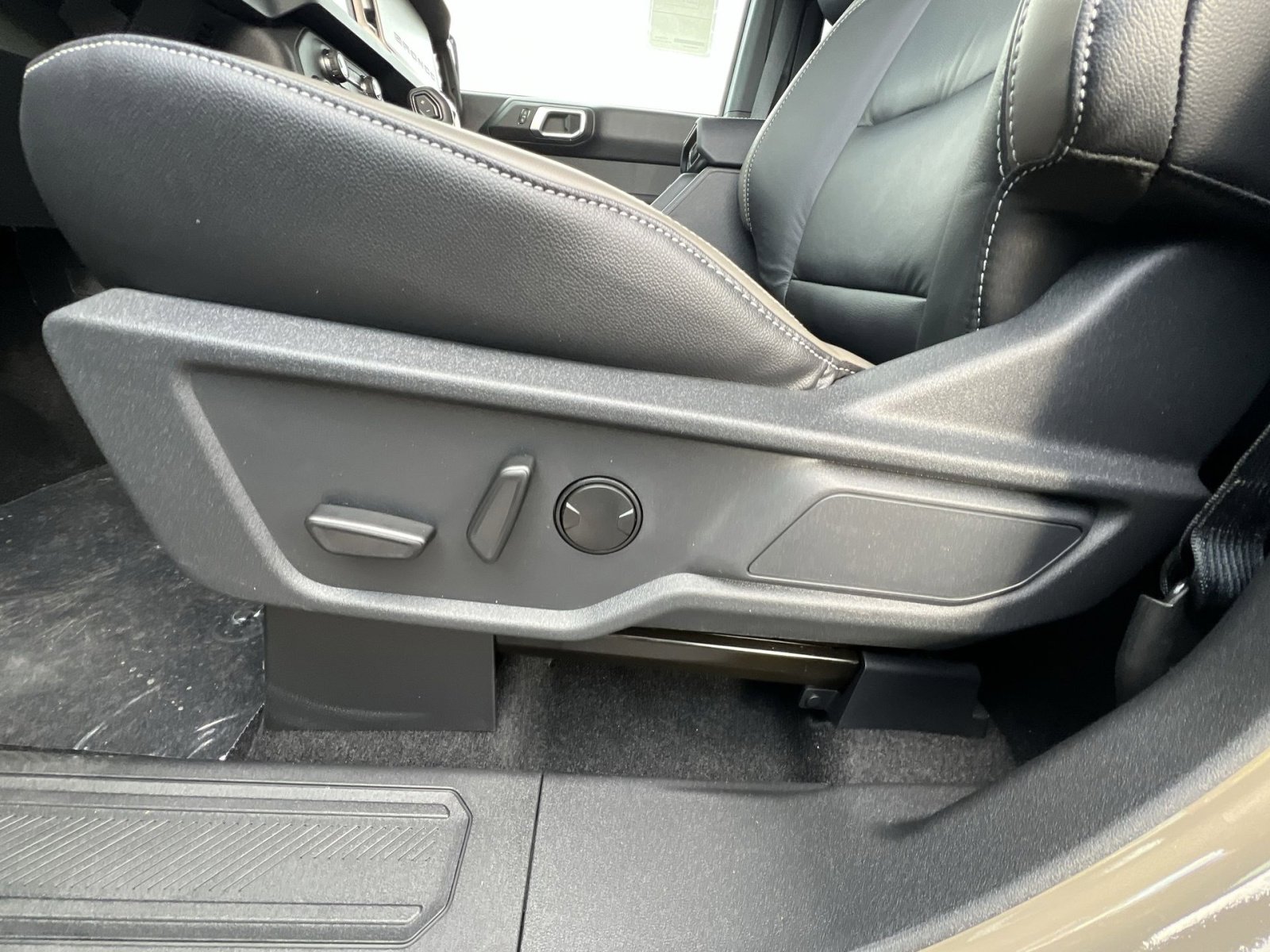 New 2025 Ford Bronco Outer Banks image 14