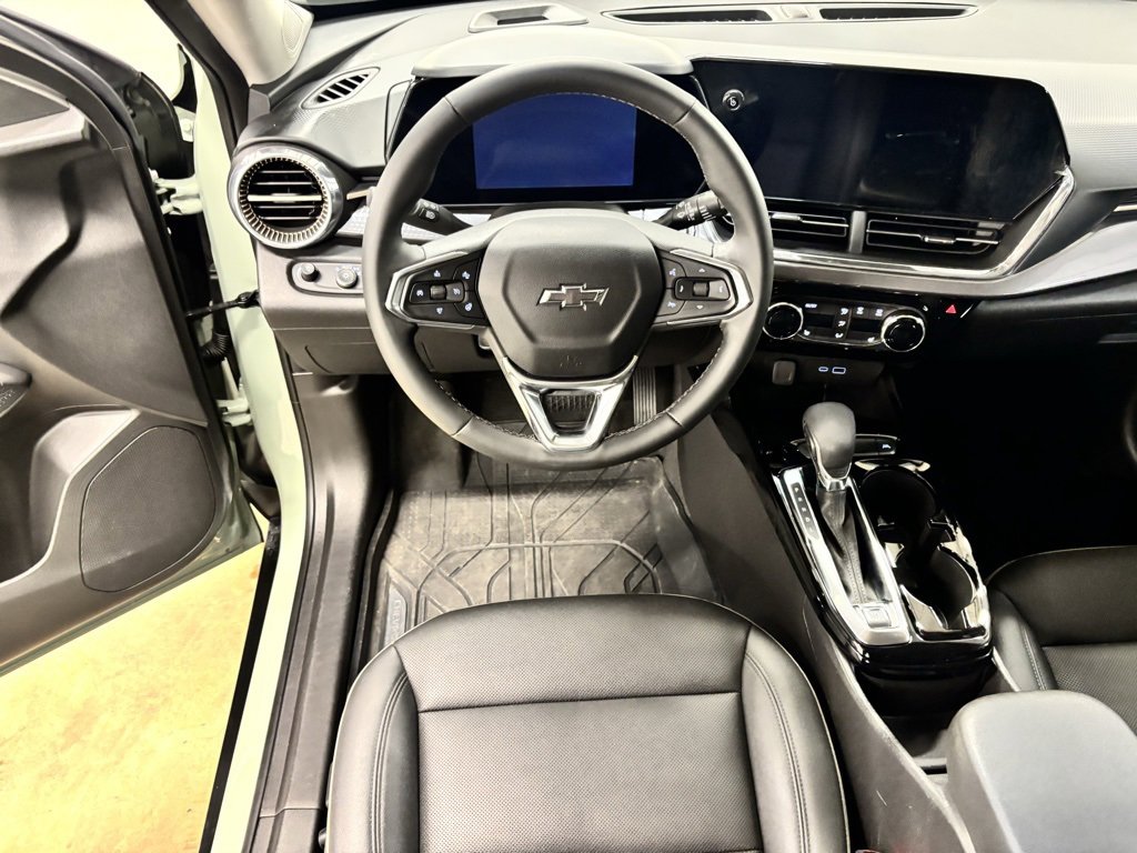 Used 2025 Chevrolet Trax ACTIV w/ Driver Confidence Package image 11