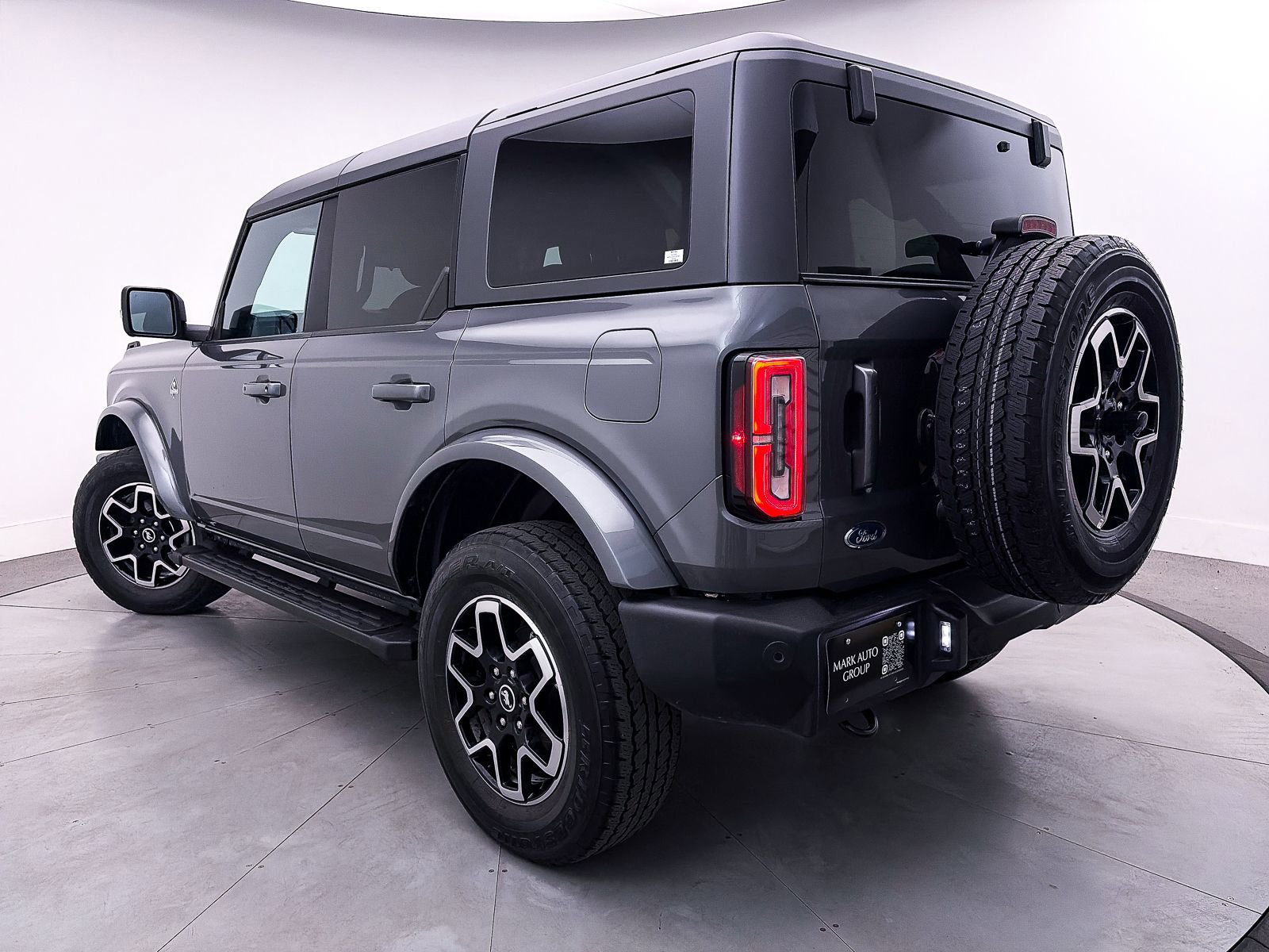 Used 2023 Ford Bronco Outer Banks image 2