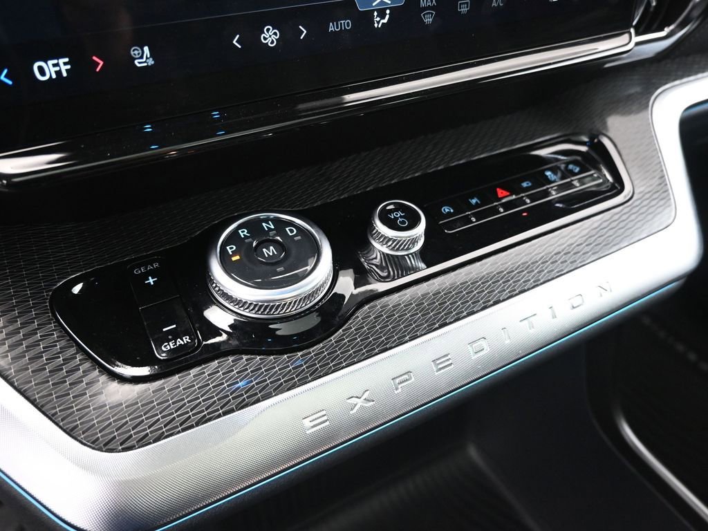 Used 2025 Ford Expedition Platinum w/ Stealth Appearance Package image 18