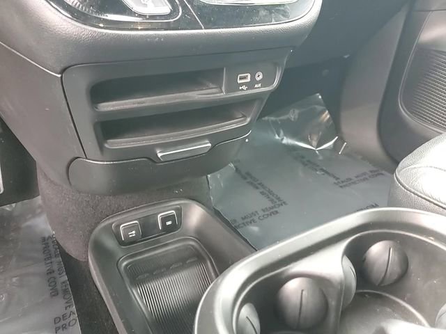 Used 2019 Chrysler Pacifica Touring-L image 22