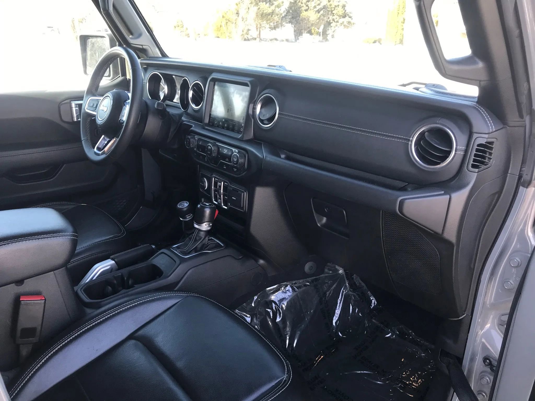 Used 2023 Jeep Wrangler Unlimited Sahara image 2