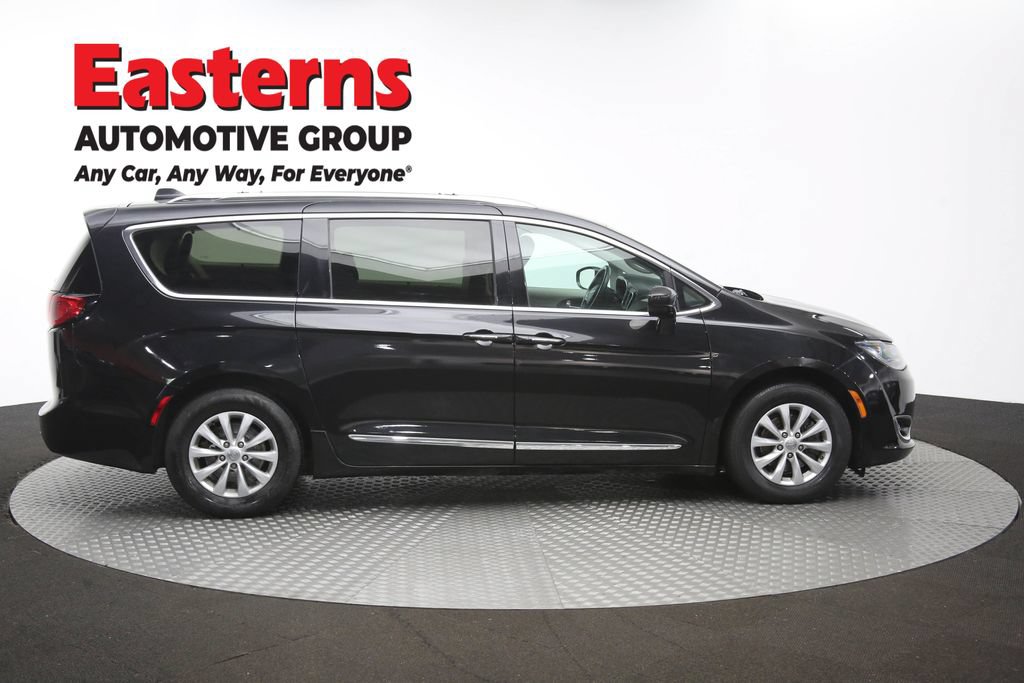 Used 2019 Chrysler Pacifica Touring-L FWD image 43