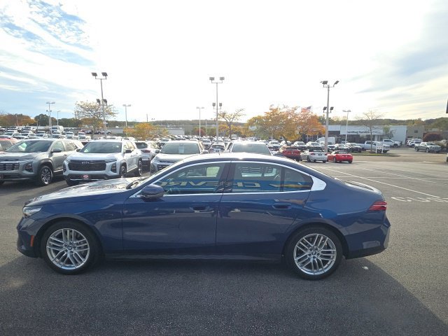 Used 2024 BMW 530i xDrive w/ Convenience Package AWD/4WD image 4