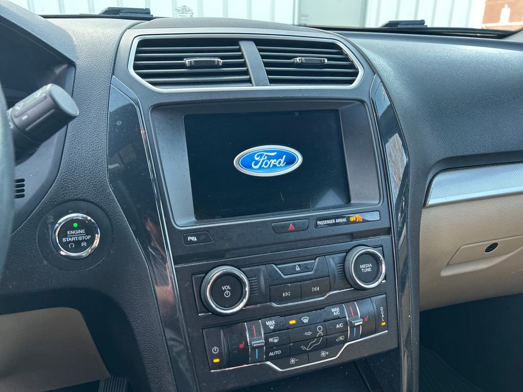 Used 2017 Ford Explorer XLT w/ Equipment Group 202A image 18