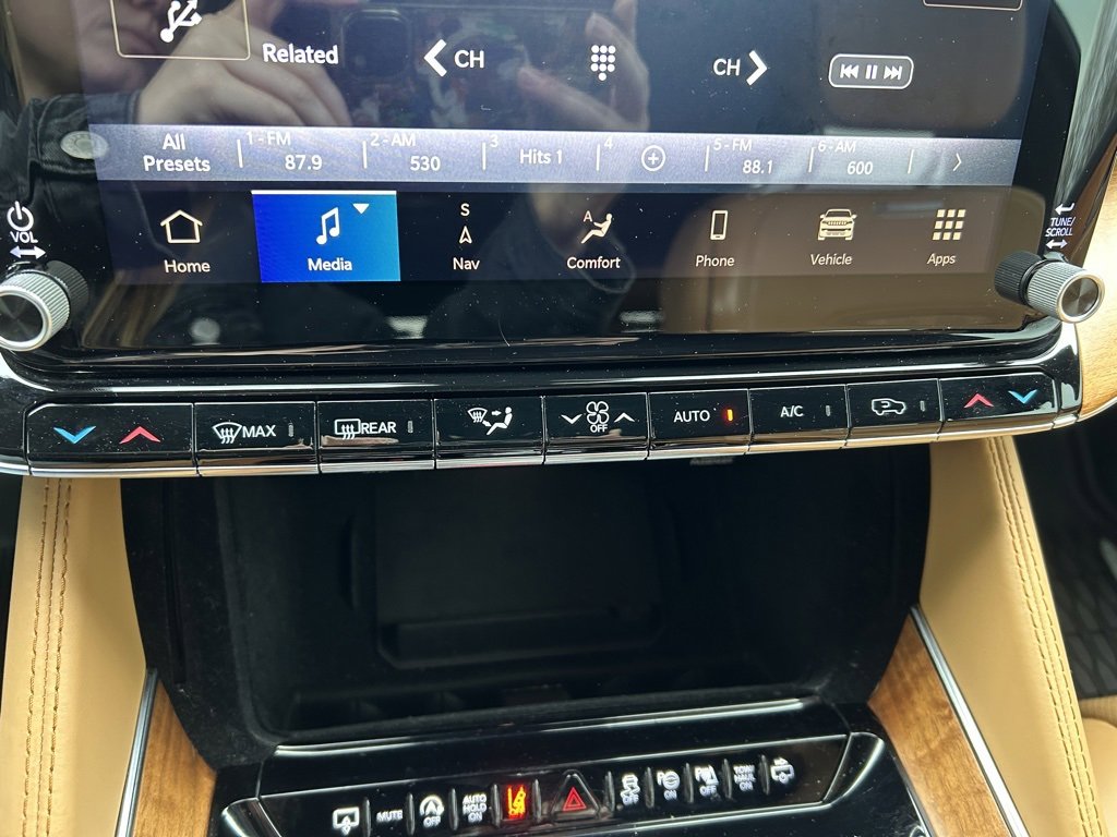 Used 2024 Jeep Grand Wagoneer Series III w/ HD Trailer Tow Package image 32