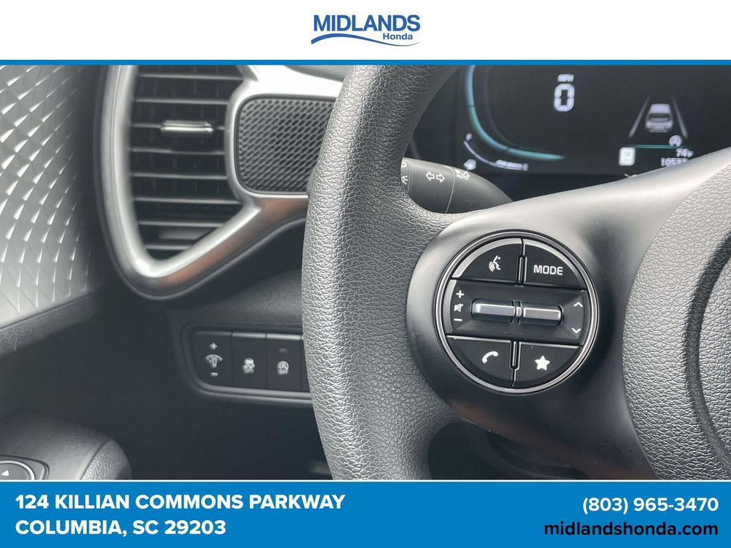 Used 2025 Kia Soul LX w/ LX Technology Package FWD image 18