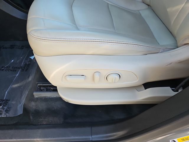 Used 2021 Buick Enclave Essence image 18