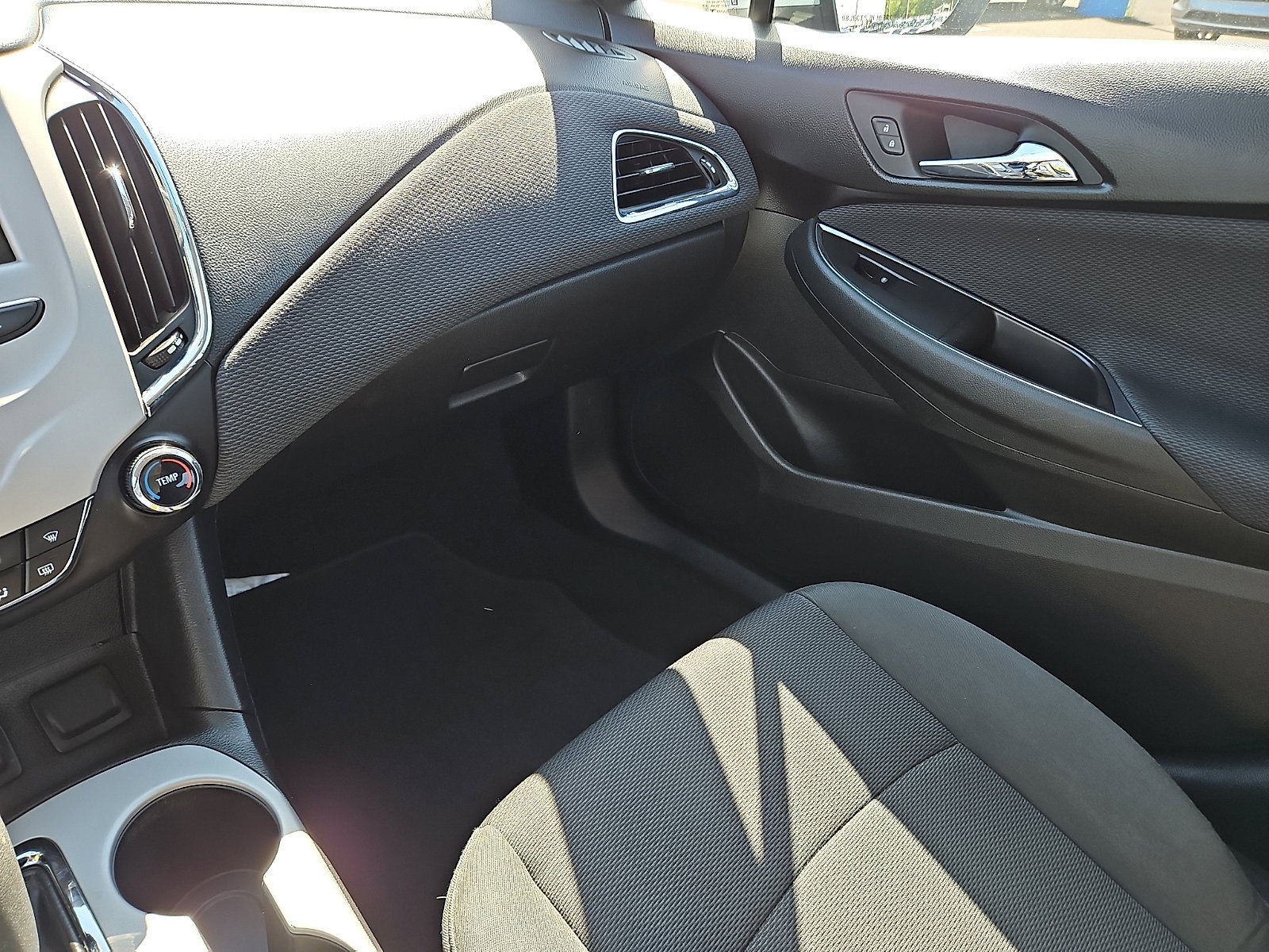 Used 2017 Chevrolet Cruze LS FWD image 22