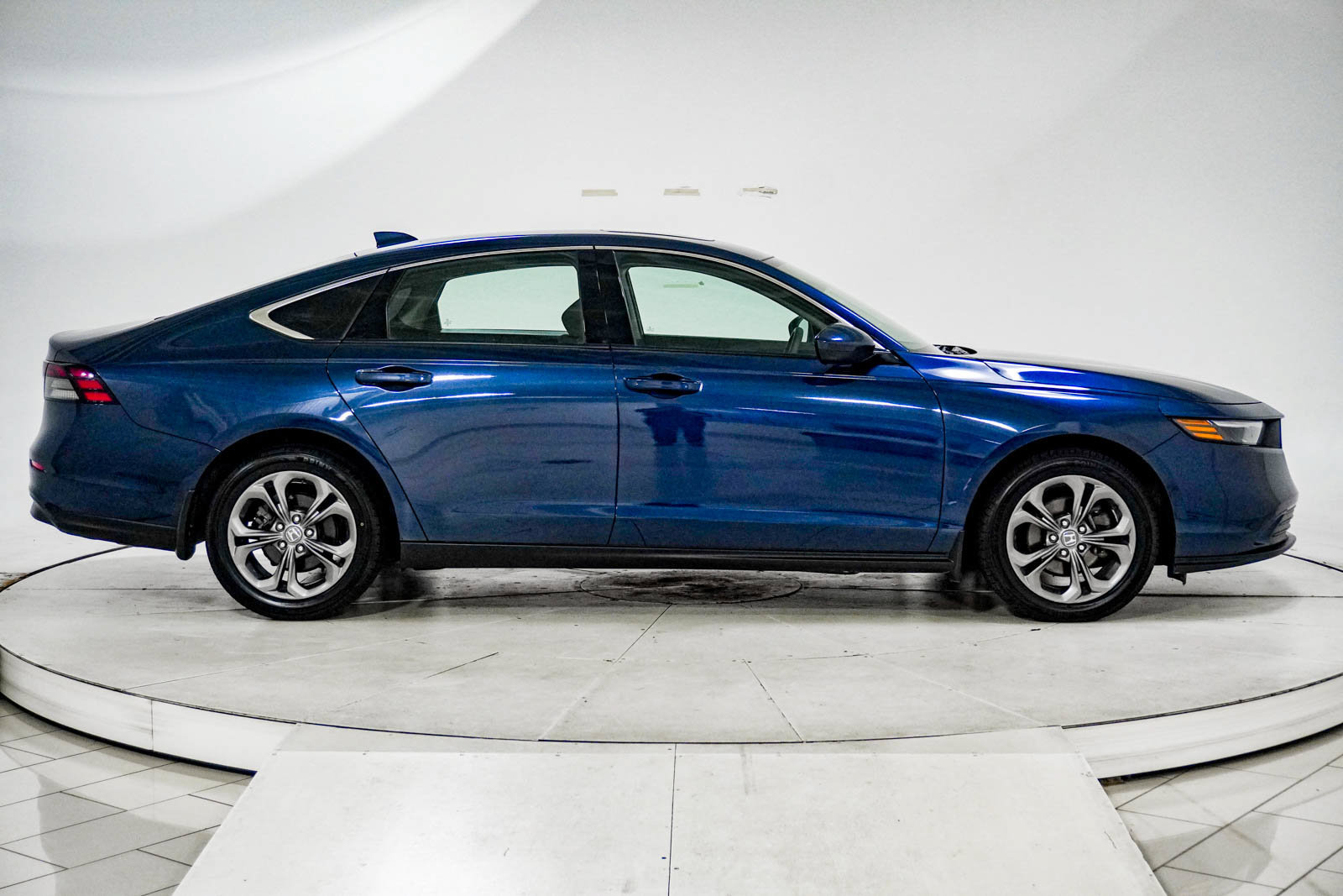 Used 2024 Honda Accord EX image 12