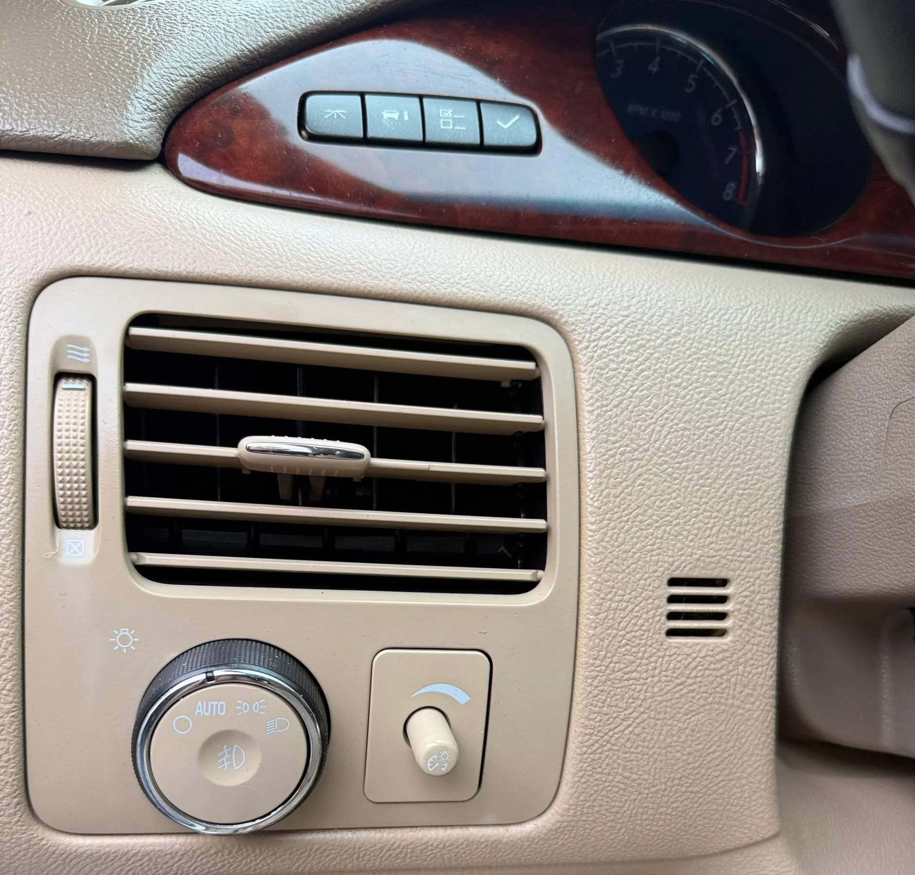 Used 2006 Buick Lucerne CXS w/ Driver Confidence Package FWD image 20