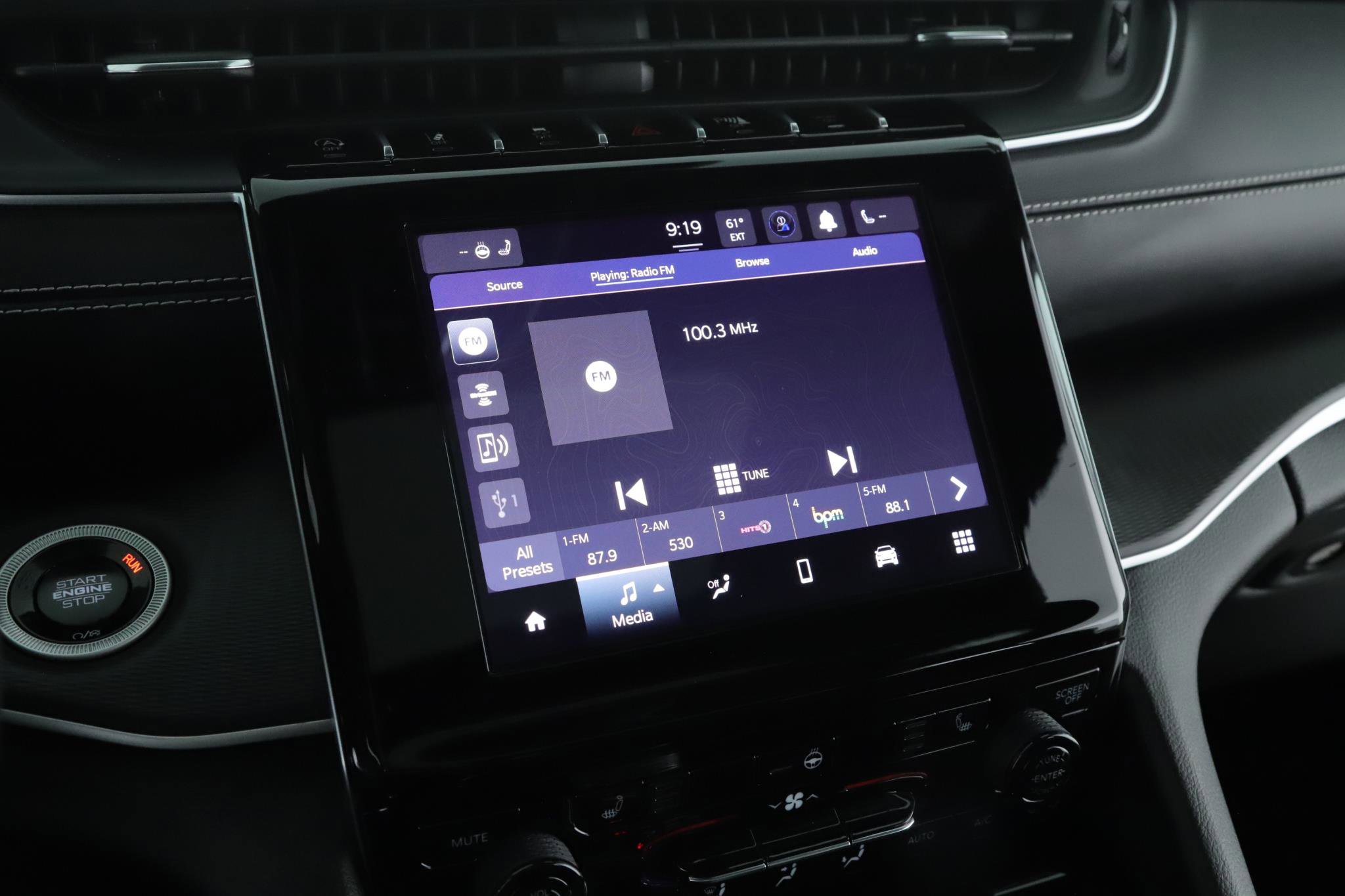 Used 2024 Jeep Grand Cherokee Altitude image 12