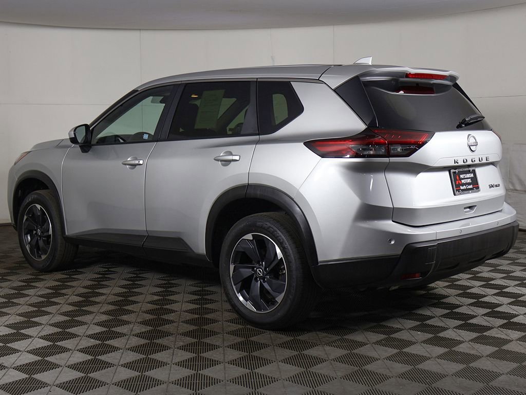 Used 2024 Nissan Rogue SV image 7