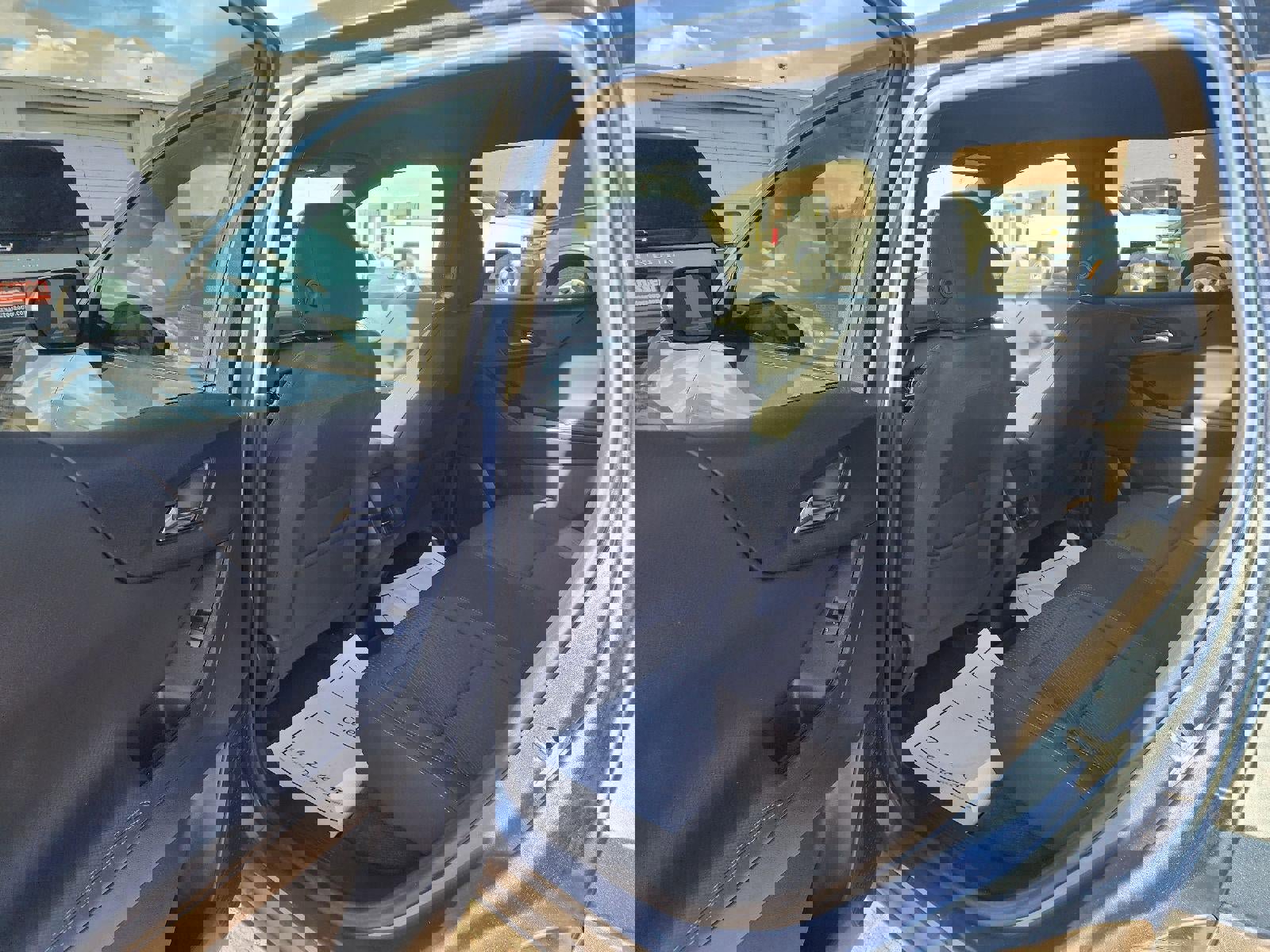 Used 2025 Chevrolet Equinox LT image 9