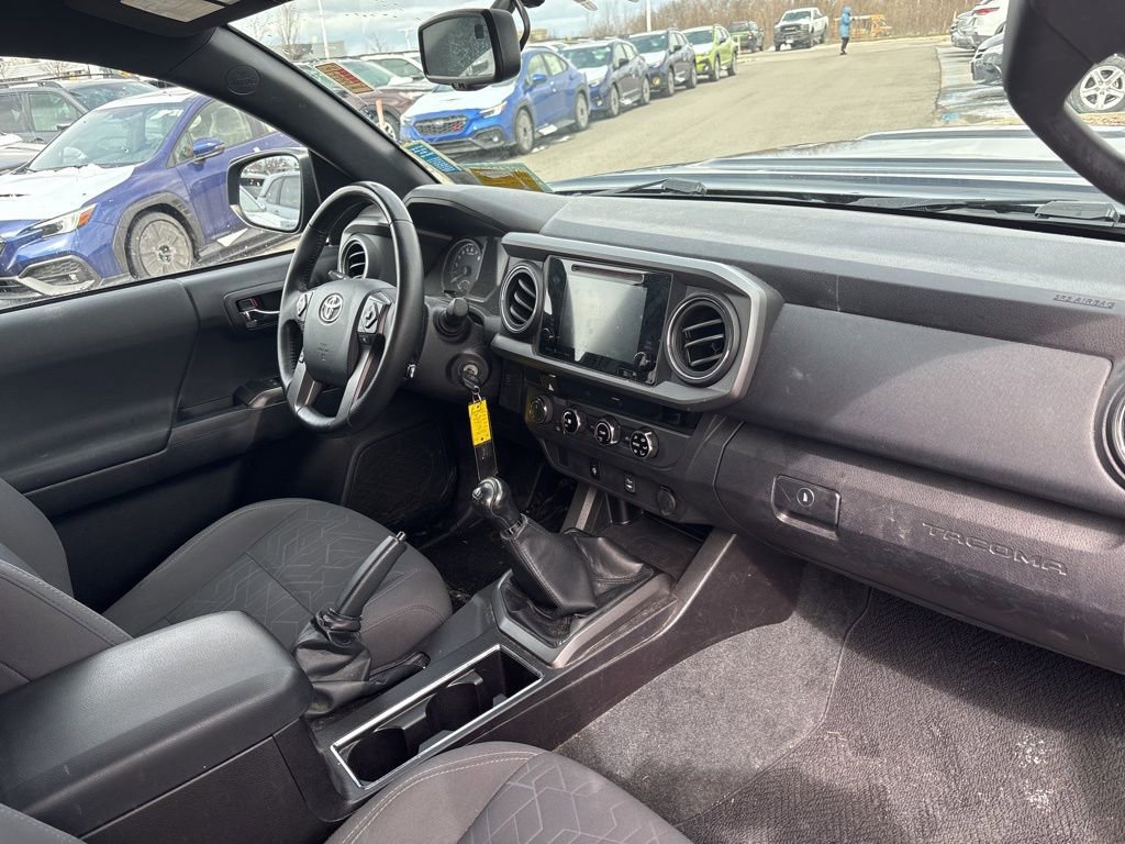 Used 2016 Toyota Tacoma TRD Sport w/ Towing Package image 7