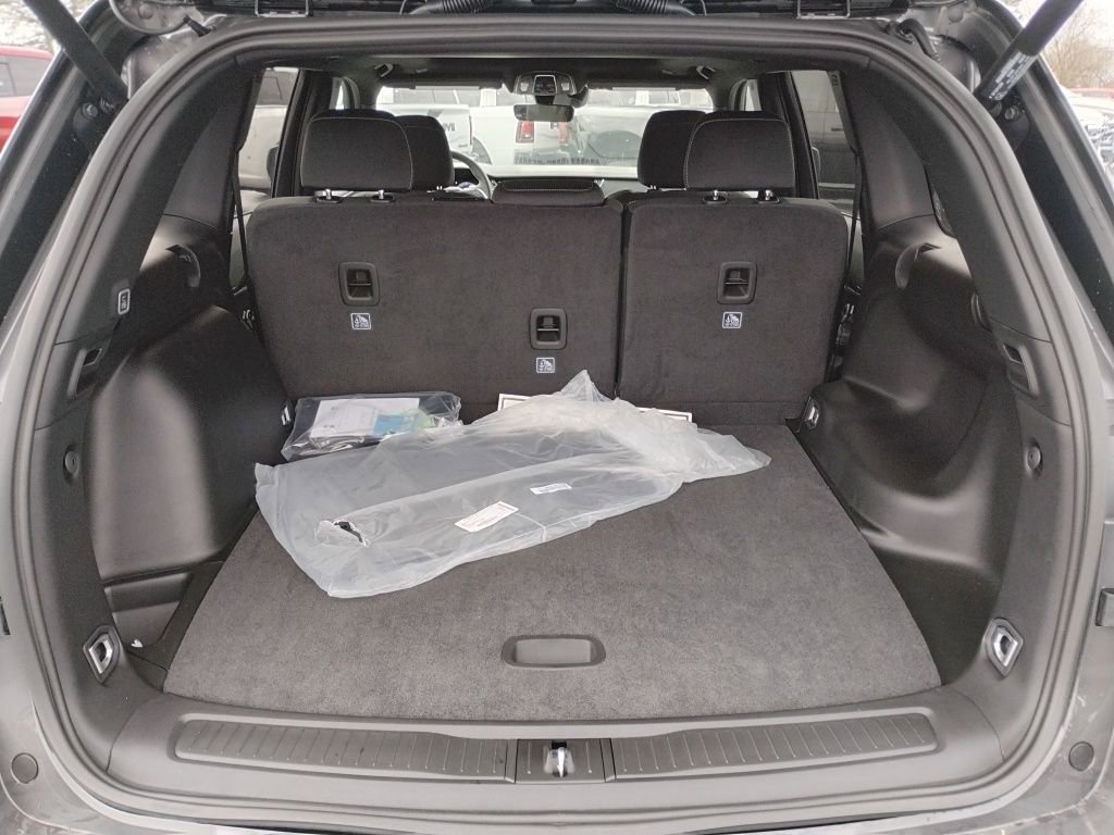 New 2026 Jeep Grand Cherokee Laredo image 15