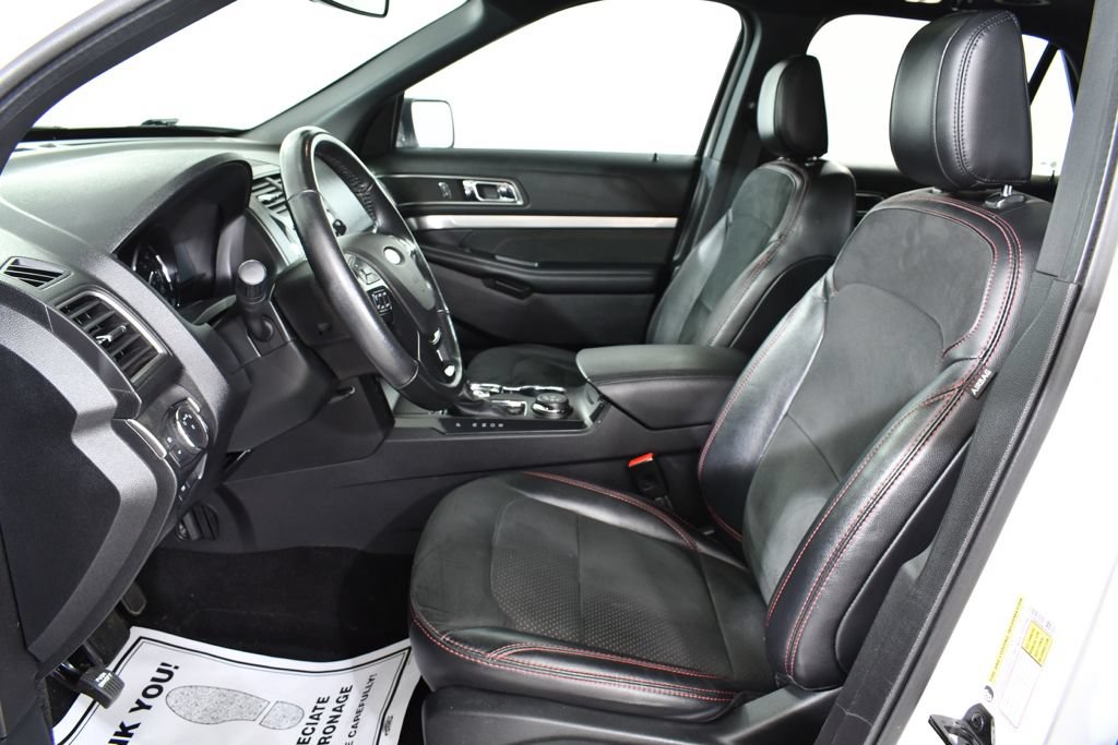 Used 2019 Ford Explorer XLT w/ Equipment Group 202A AWD/4WD image 6