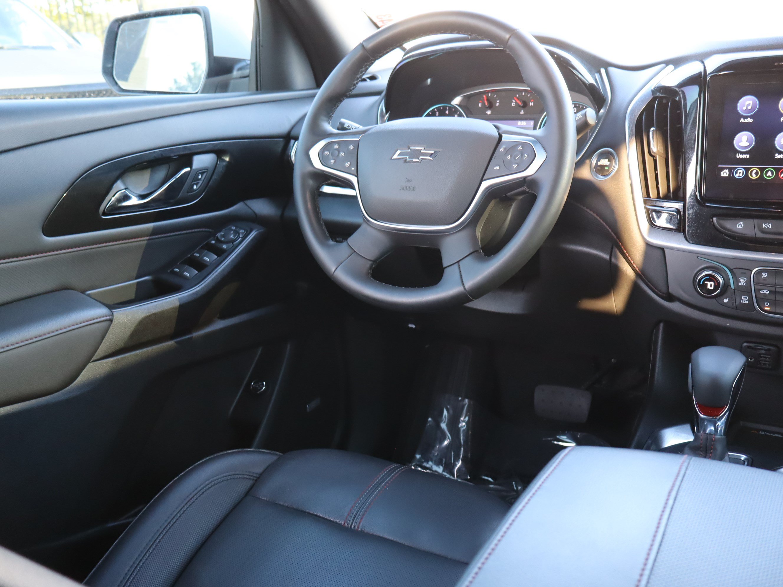 Used 2023 Chevrolet Traverse RS FWD image 13