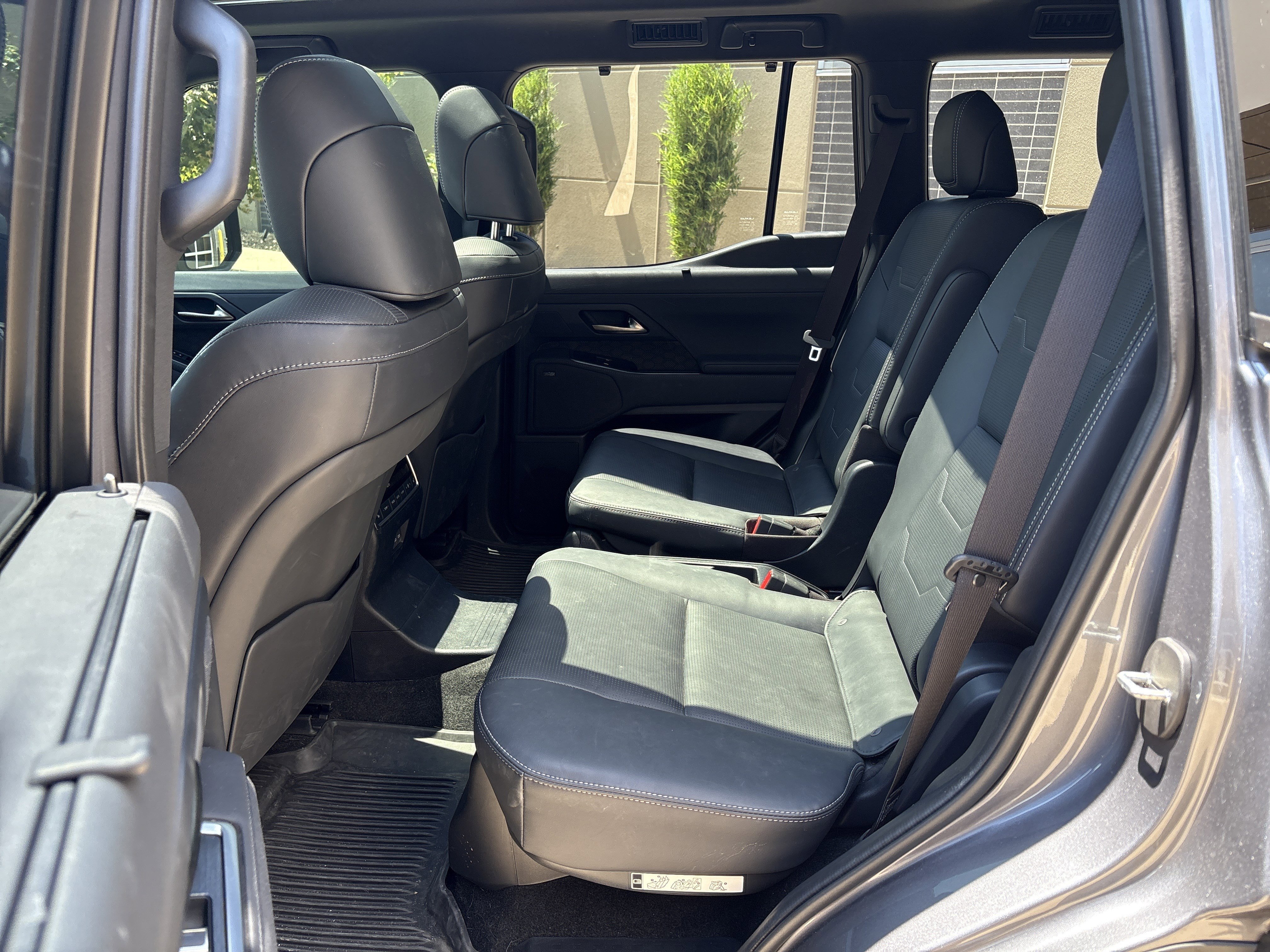 Used 2025 Lexus GX 550 w/ Accessory Package (2T) AWD/4WD image 31