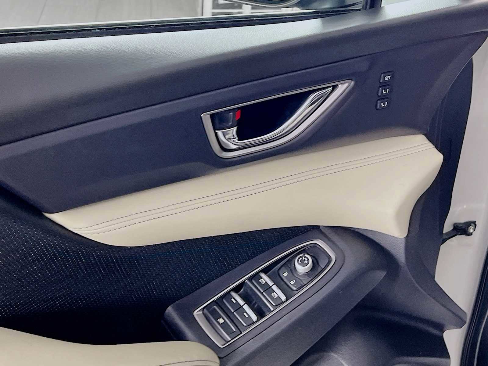 Used 2020 Subaru Ascent Limited w/ Technology Package image 18