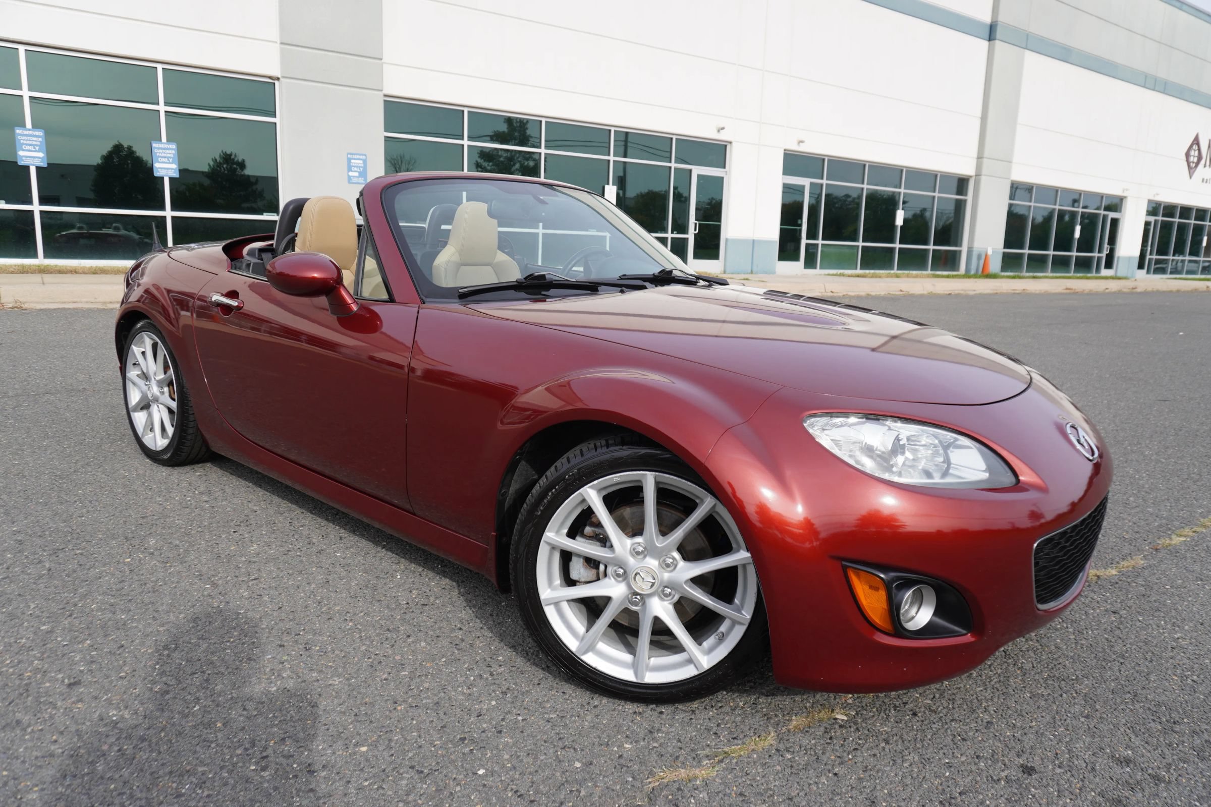 Used 2010 MAZDA MX-5 Miata Grand Touring w/ Premium Pkg RWD image 20