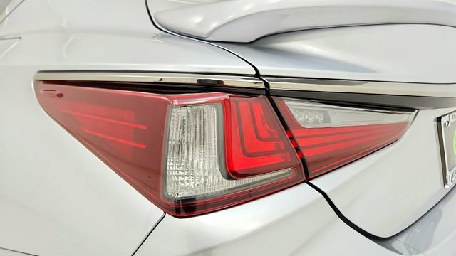Used 2024 Lexus ES 350 F Sport w/ Accessory Package (Z2) FWD image 27