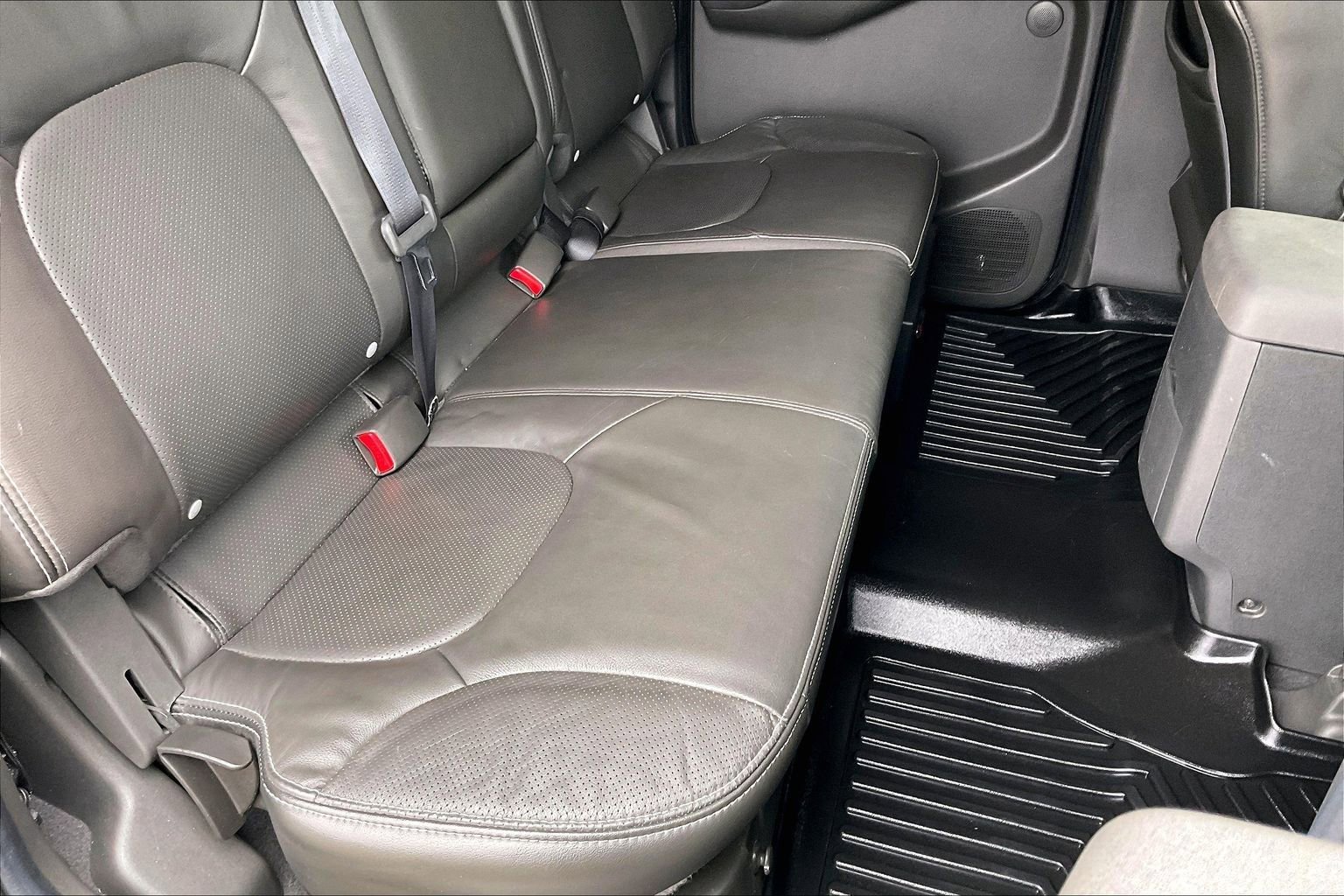 Used 2020 Nissan Frontier PRO-4X w/ Pro-4x Utility Package image 18