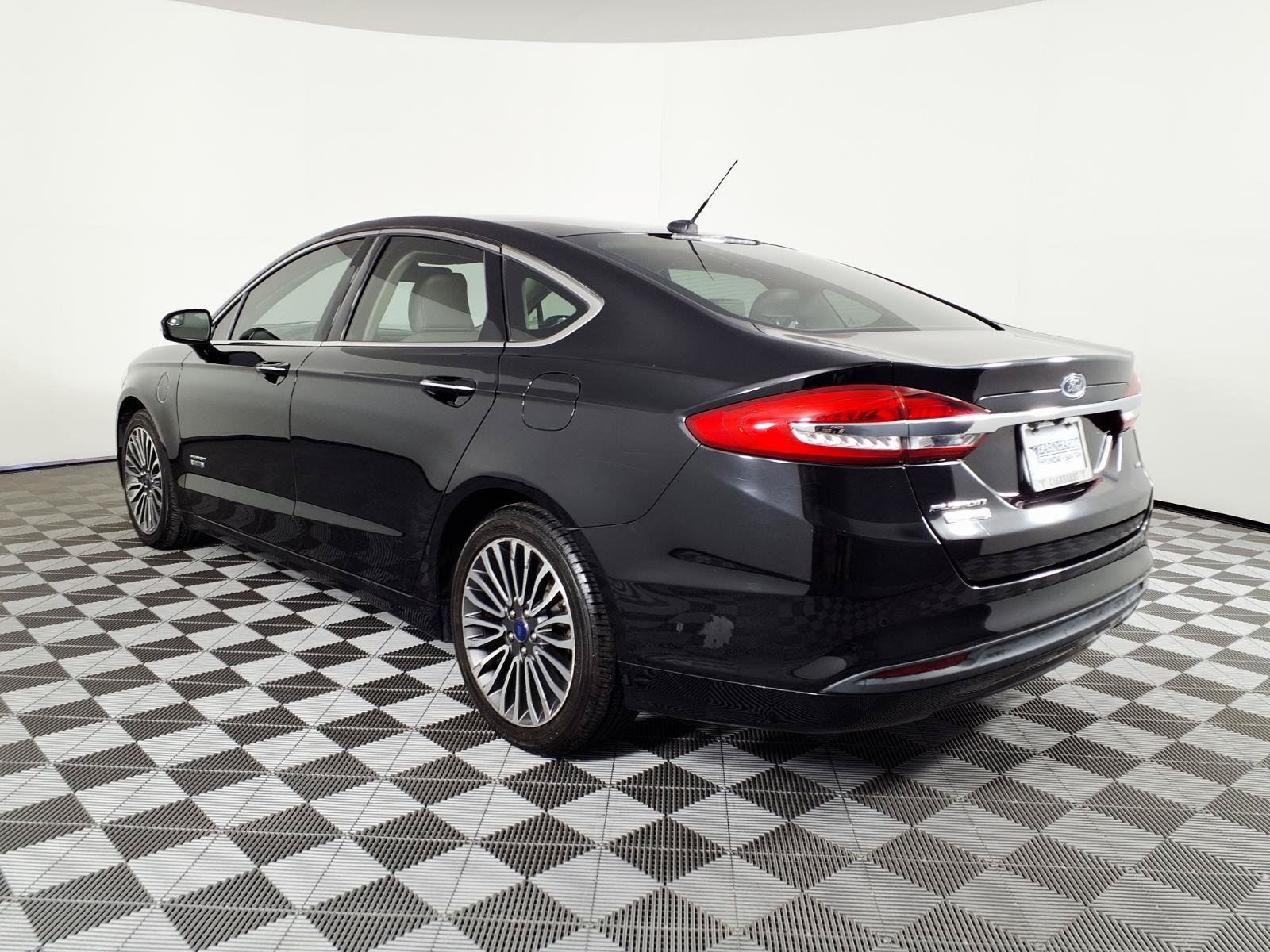 Used 2017 Ford Fusion Energi SE FWD image 6