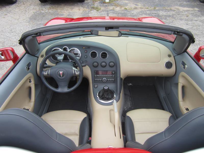 Used 2006 Pontiac Solstice Convertible w/ Premium Package image 7