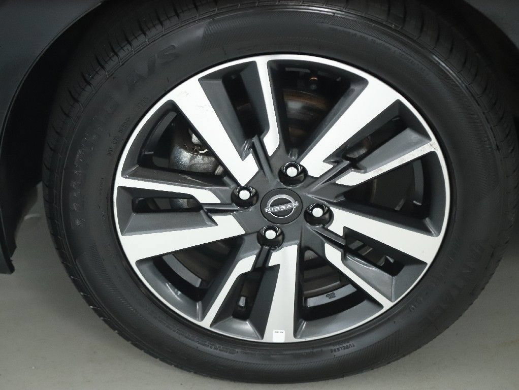 Used 2025 Nissan Versa SV FWD image 35