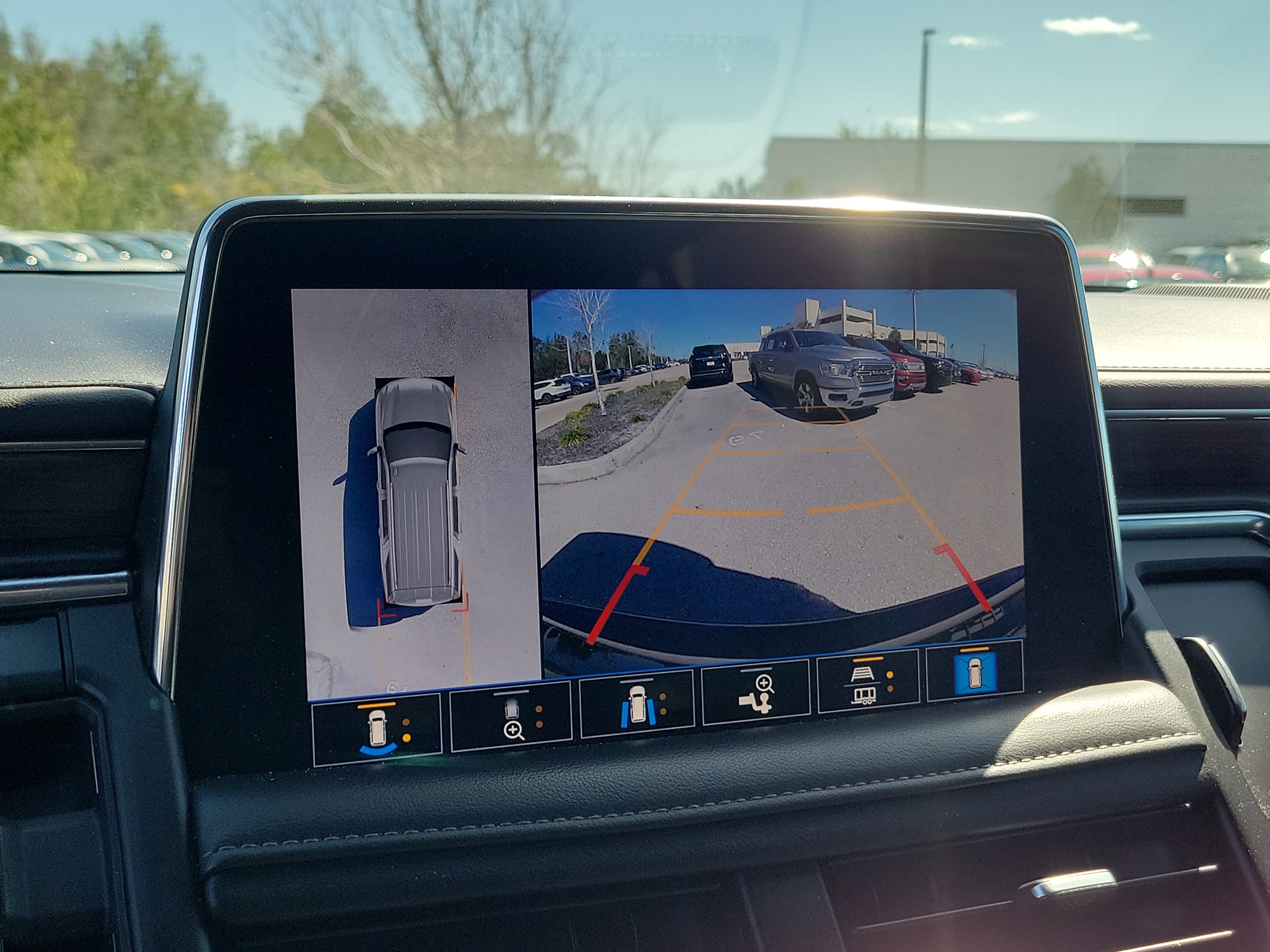 Used 2021 Chevrolet Suburban Z71 w/ Luxury Package image 26