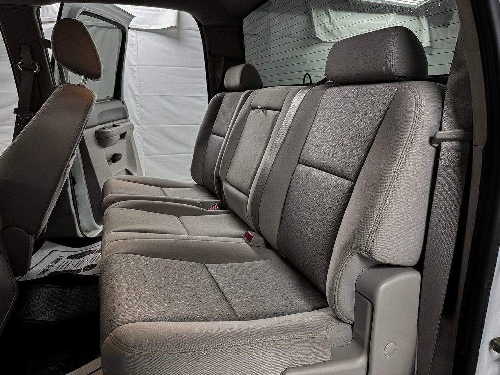 Used 2011 GMC Sierra 3500 SLE w/ SLE Preferred Package image 8