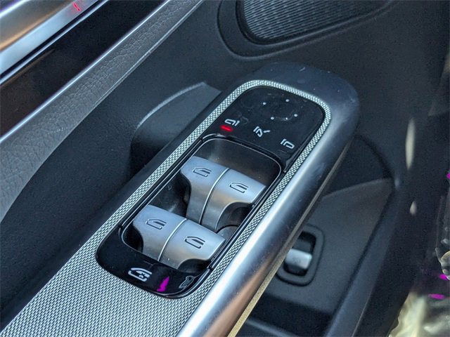 Used 2025 Mercedes-Benz GLC 300 image 25