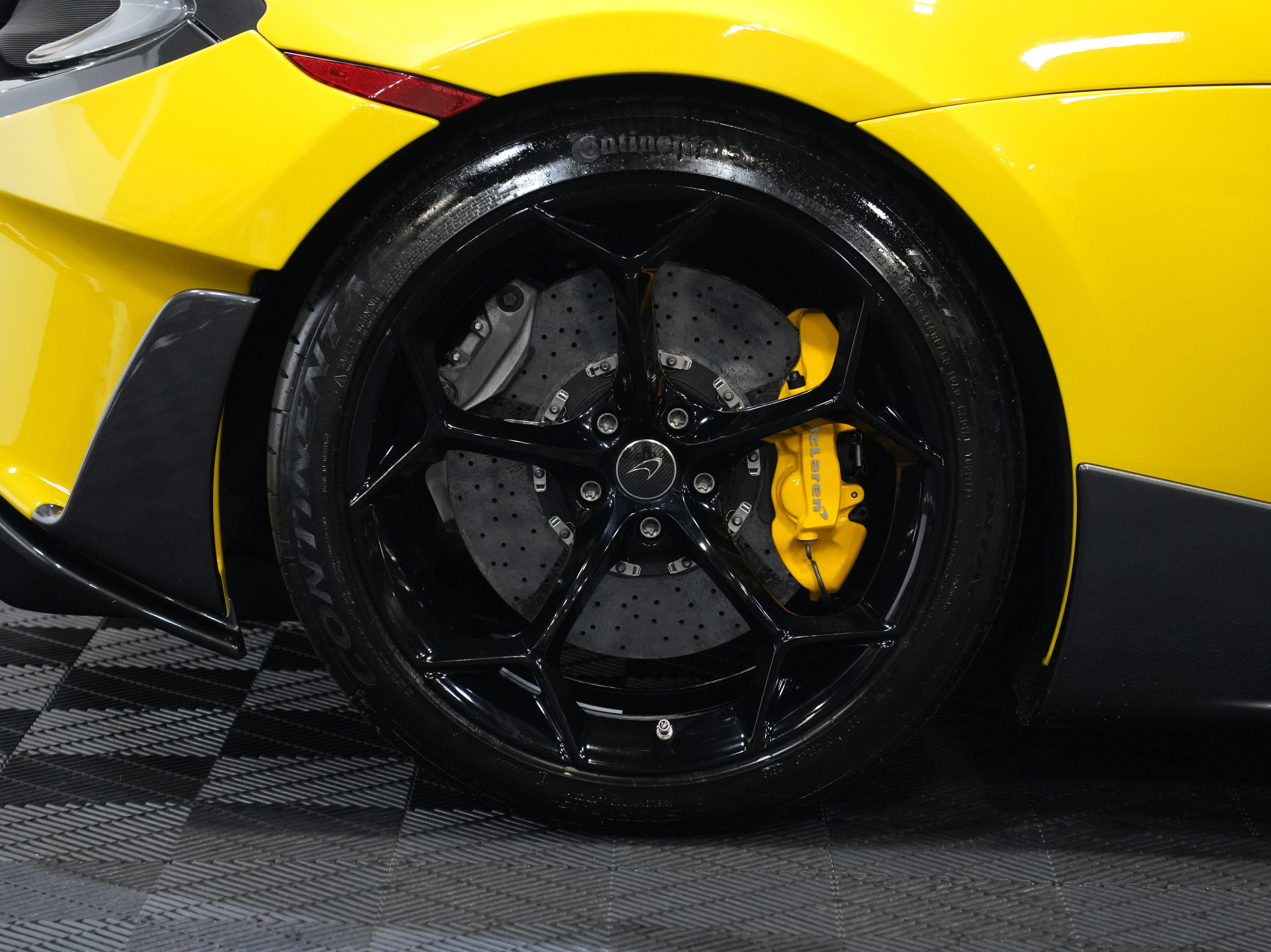 Used 2020 McLaren 600LT Spider RWD image 47