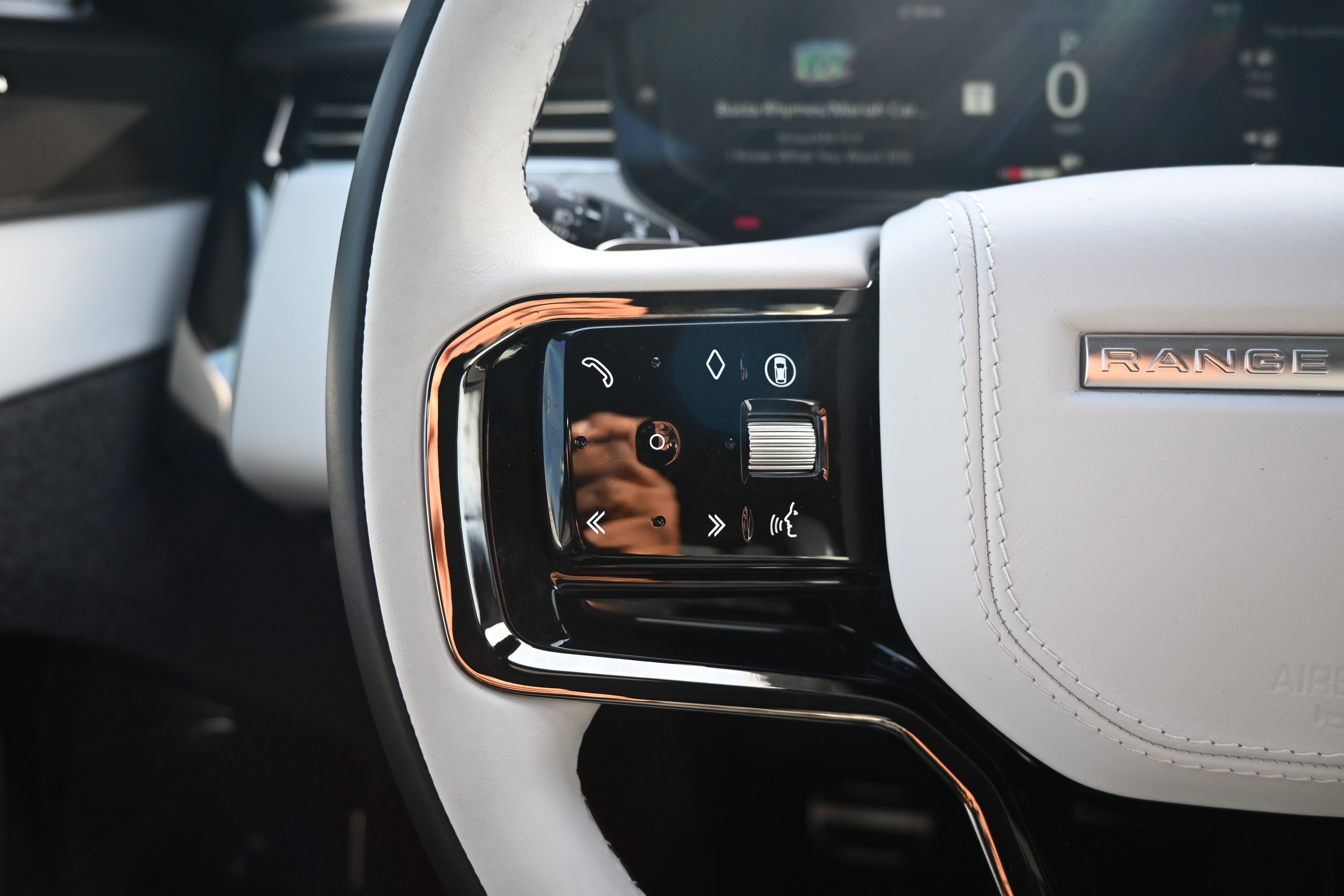 Used 2025 Land Rover Range Rover Sport Dynamic SE image 20