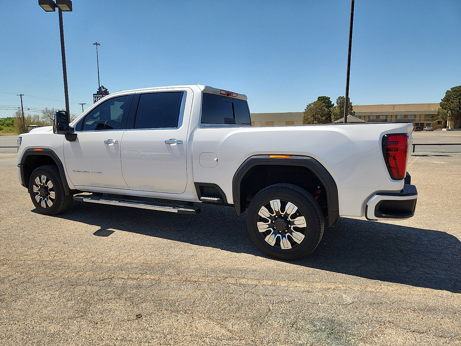 Used 2025 GMC Sierra 3500 Denali w/ Denali Reserve Package image 4