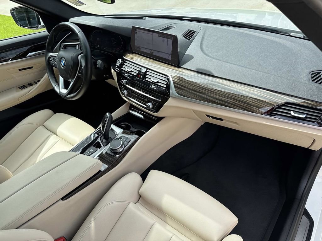 Used 2020 BMW 530i w/ M Sport Package RWD image 14