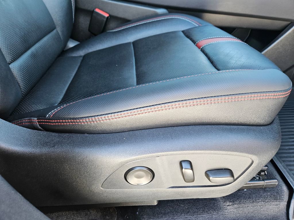 Used 2024 Chevrolet Traverse RS image 40